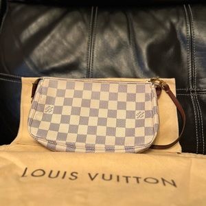 Louis Vuitton white wristlet bag/purse